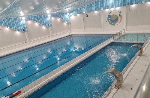 مربی شنا کرمان هنگامه بختیاری 