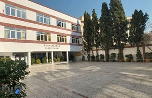 دبیرستان دخترانه روشنگران