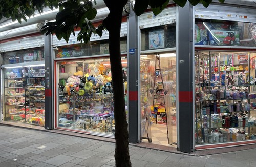 سیسمونی و اسباب بازی فسقلی