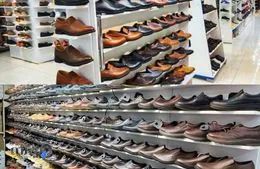 فروشگاه کفش و کتونی آرجی در کرج