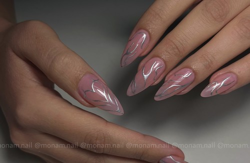 خدمات کاشت ناخن مونا