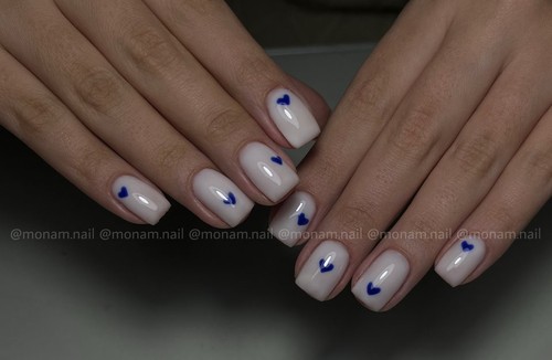 خدمات کاشت ناخن مونا