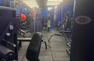 باشگاه بدنسازی بانوان مونفیت