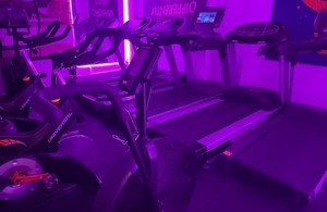 باشگاه بدنسازی بانوان مونفیت