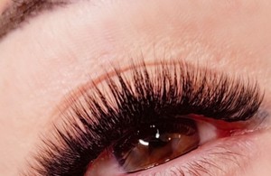 آموزش و خدمات تخصصی مژه