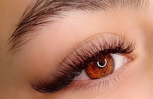 آموزش و خدمات تخصصی مژه