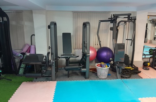 باشگاه بانوان سپید