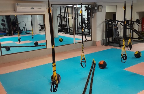 باشگاه بانوان سپید