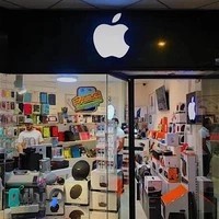 Apple  Store Amir