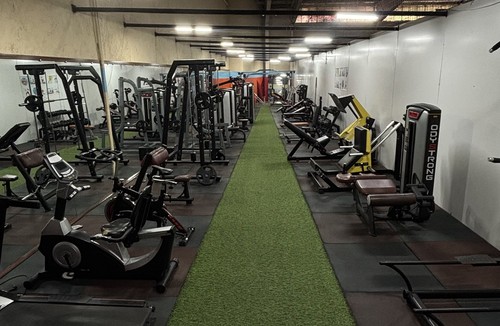 باشگاه بدنسازی m.fit