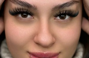 خدمات اکستنشن مژه و لیفت 