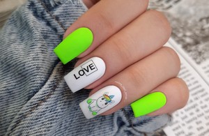 مرکز کاشت ناخن و مژه رامونا